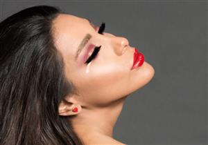  مع الأمطار وسوء الطقس.. كيف تحافظين على جمال مكياجك خارج المنزل؟