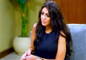 سالي عبد السلام تطلب الدعاء لوالدتها