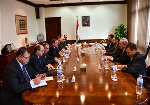 مصر تتطلع لجذب إكسون موبيل وشيفرون الأمريكيتين للعمل في إنتاج البترول