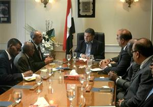 وزير قطاع الأعمال يبحث مع سفير تشاد التعاون في صناعة الدواء