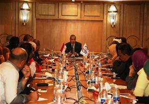 محافظ قنا يترأس الجلسة الافتتاحية لمشروع الحد من الزيادة السكانية " 2 كفاية "