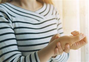 أسباب متعددة لآلام مفصل الرسغ.. إهمال العلاج يسبب هذه المضاعفات