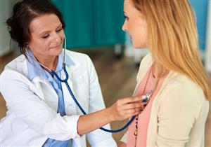 "الراتب هيبقى 30 ألفًا".. برلماني مشيدًا بمقترح يمنع الطبيب من الجمع بين عملَين