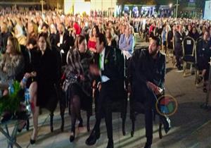 بالصور.. عمر خيرت يحيى حفلاً بالأهرامات بحضور إلهام شاهين وهاني رمزي