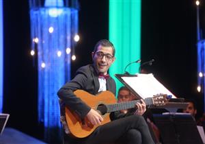 بالصور- جيتار وحيد ممدوح ينقل جمهور "الموسيقى العربية" لعالم محمد الموجي ومنير مراد