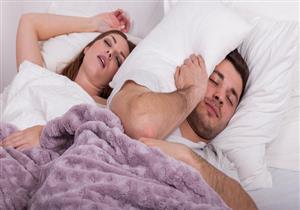 ليس حكرًا على الرجال.. دراسة: النساء يعانين من الشخير أثناء النوم