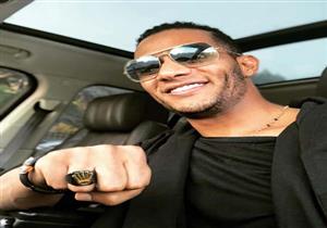 محمد رمضان يرقص مع طلاب الجامعة البريطانية على أنغام "نمبر وان"