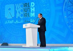 الرئيس السيسي يكرم نجل الشيخ زايد بمنتدى شباب العالم