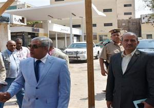 محافظ أسوان ومدير "تطوير العشوائيات" يتابعان تنفيذ مشروعات المحافظة