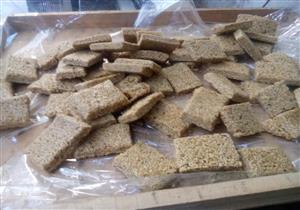 ضبط 4 أطنان حلوى مجهولة المصدر داخل مصنع في سوهاج