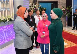 قرينة الرئيس تلتقي بمجموعة من طلاب مدرسة الأمل للصم والبكم - صور