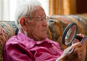 التقدم في العمر يؤثر على صحة العين.. علامات خطر 