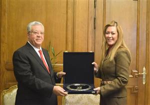 ​رئيس المحكمة الدستورية العليا يبحث مع مديرة الأكاديمية الوطنية للشباب سبل التعاون