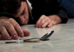  "أوفر دوس".. تفاصيل وفاة شاب داخل سيارته بعد جرعة "هيروين"