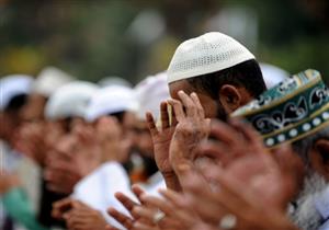 ما حكم لو زاد الإمام في تكبيرات الجنازة عن الأربعة؟.. "البحوث الإسلامية" يجيب