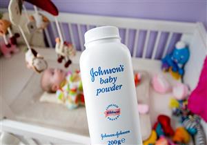 "جونسون تعلم بوجود مادة مسرطنة في بودرة التلك".. والشركة ترد