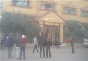 "مصراوي" يرصد لحظات الهلع والحزن في مدرسة "المنارة" بعد سقوط السقف فوق الأطفال 