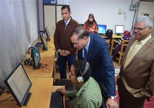 للمرة الأولى بجامعة سوهاج.. عقد امتحانات فاقدي البصر إلكترونيًا