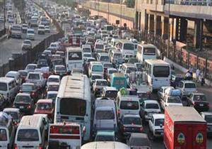 المرور: زحام بطريق الأوتوستراد إثر كسر ماسورة أسفل الدائري