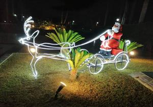   بالصور- أشجار الكريسماس ومجسمات بابا نويل تزين فنادق الأقصر