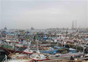 "نوة الميلاد" تعطل الصيد في بورسعيد