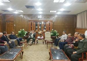 محافظ شمال سيناء يناقش مشروعات المياه مع رئيس القابضة للصرف