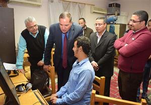 بالصور.. رئيس جامعة سوهاج يتابع امتحانات ذوي الإعاقة البصرية