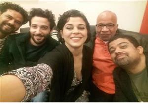 منى هلا تنشر سيلفي جديدًا مع أبطال "ليل خارجي": "شركاء في الجريمة"