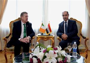 "المصري" يبحث مع وزير التجارة الأيرلندي تسيير خط طيران وإدارة المطارات