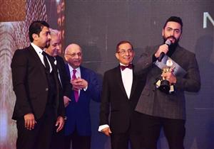 بالصور- تكريم تامر حسني وآسر ياسين ومنة شلبي في حفل "نجم العرب"