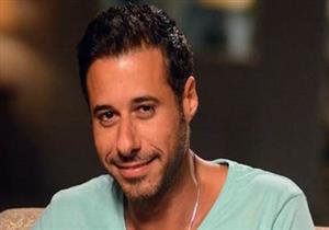 أحمد السعدني يتسلم تكريم والده من "نجم العرب"- صورة