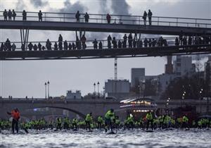 مئات "السترات الصفراء" في سباق بنهر السين وسط احتجاجات باريس (صور)