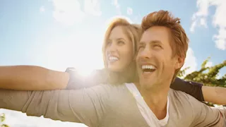 ماذا يحدث لعقلك عندما تقع في الحب؟.. لن تتوقع 
