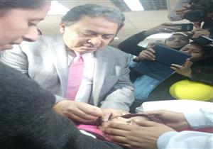 بالصور.. وزير الصحة يُعطي تطعيمات "شلل الأطفال"