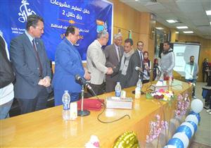 بالصور- "صناع الحياة" تُسلم 21 تروسيكل للأولى بالرعاية في المنيا