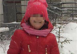 تجمدت حتى الموت.. مدرسة تنسى طفلة في ملعب الحضانة