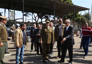 بالصور- إعداد دراسة لتطوير مجمع مواقف السرفيس في قنا