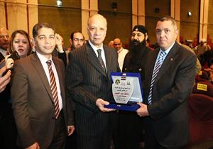 بالصور.. محافظ القاهرة يشارك في فعاليات "خليك زي آدم" بحدائق القبة