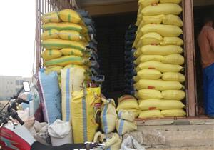 بالصور.. الزراعة تغلق منفذ بيع مبيدات في الفيوم