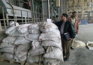 إعدام طن فول صويا فاسد داخل مخزن في الدقهلية