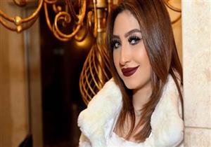 وصول المطربة بوسي المحكمة لحضور معارضة حبسها في قضايا إصدار شيكات بدون رصيد