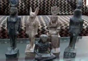 يشتبه أنها أثرية.. ضبط شخص بحوزته تماثيل وعملات معدنية بسوهاج