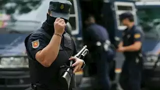 أمريكية المنشأ.. إسبانيا تفكك خلية نازية تسعى لإشعال "حرب عرقية"