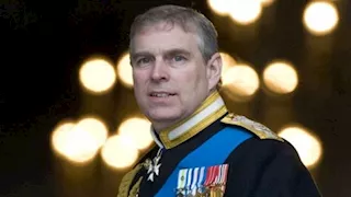 ملفات إبستين.. نشر صور جديدة لشقيق ملك بريطانيا برفقة فتاة