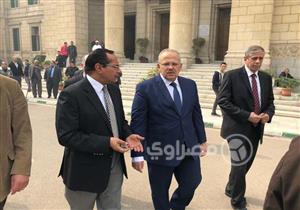 بالصور.. "الخشت" يتفقد سير العملية التعليمية في جامعة القاهرة
