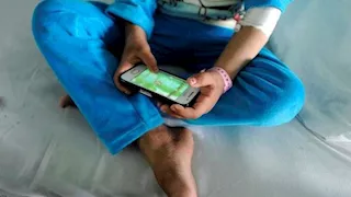 فخ خفي.. كيف يتحول هاتفك الذكي إلى إدمان يضر صحتك؟