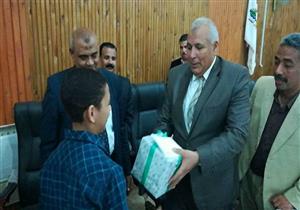 محافظ الوادي الجديد يُكرّم الفائز بالمركز الأول في مسابقة الفيزياء على مستوى الجمهورية