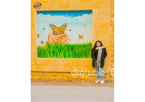 العلاج بالفن.. فتاة حولت جدران مستشفى أورام المنصورة للوحات فنية