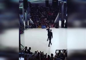 بالفيديو: لحظة سقوط وزير الخارجية الروسي أمام الجمهور