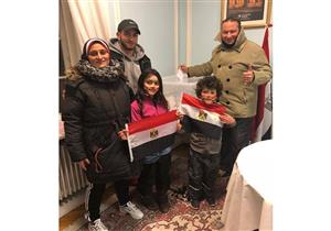 بالصور.. مصريون في الدنمارك يصطحبون أطفالهم في ثاني أيام الانتخابات الرئاسية